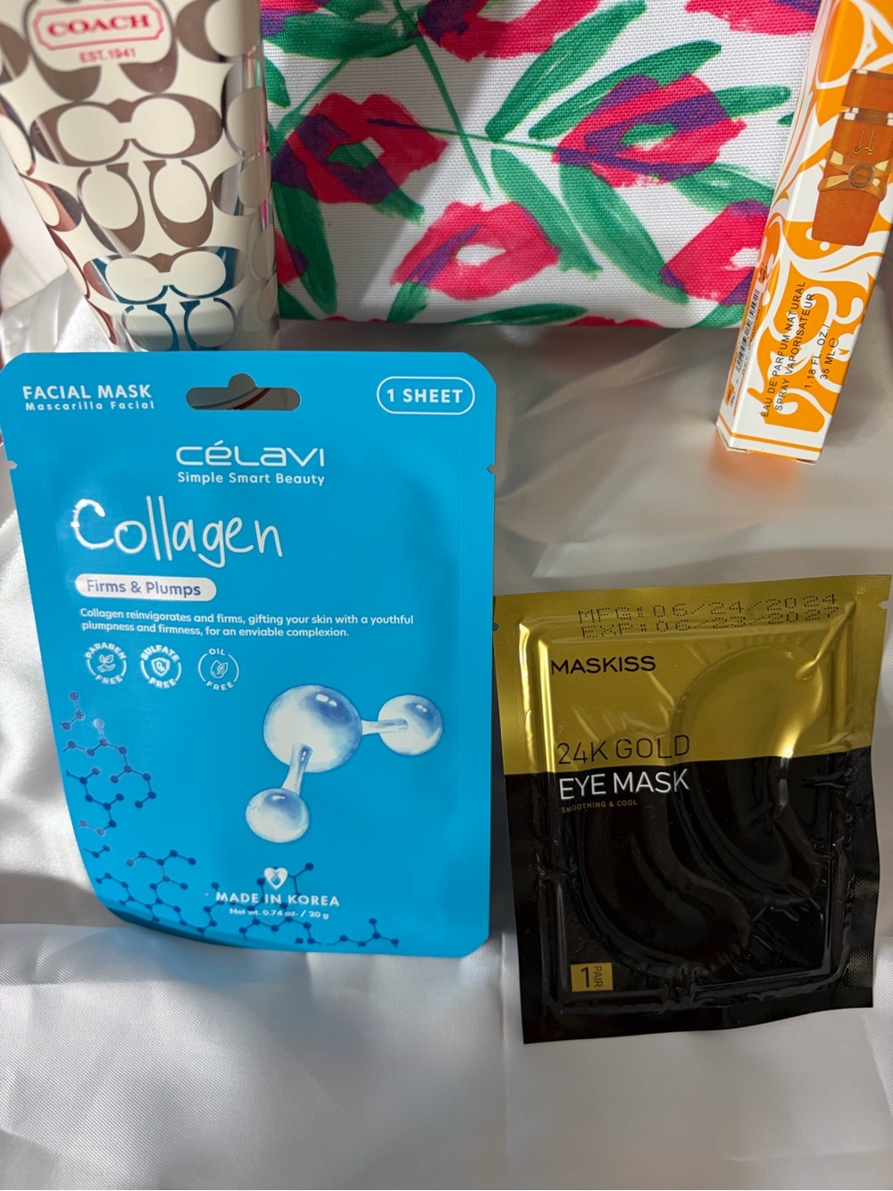 NWT Clinique x Drawbertson Floral Cosmetic Pouch -Including Coach Lotion, Yara - Picture 5 of 5